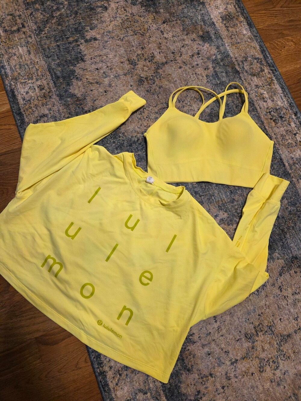 Lululemon electric lemon yellow set sports bra and cropped long sleeve size M/L